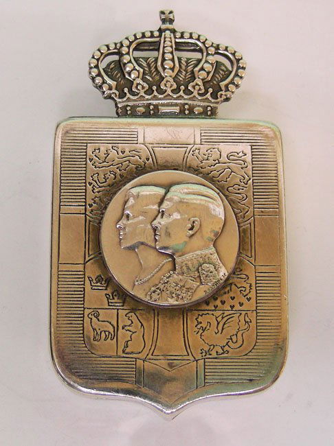 Silver Box Royal Wedding King Constantine II, 1964.: Silver Box Royal Wedding King Constantine II, 1964.Sterling Silver Commemoration Box, Wedding Of King Constantine II & Anne-Marie of Denmark, 1964.Shield shape, the front is engraved with King Constan