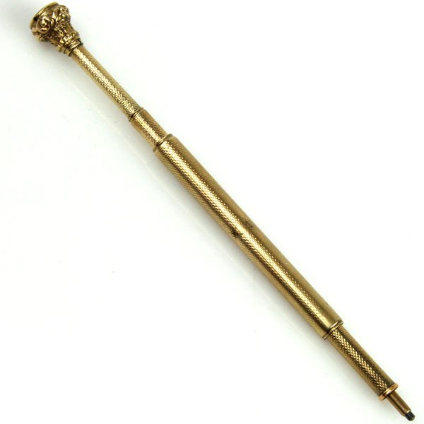 Victorian 10K Gold & Bloodstone Propelling Pencil c1860: Victorian 10K Gold and Bloodstone Propelling Pencil, Circa 1860. With engine turned ornaments, topped with a screw on cap set with bloodstone. Length (fully open): 12cm / 4.7in. 8.8gr / 0.28oz.
