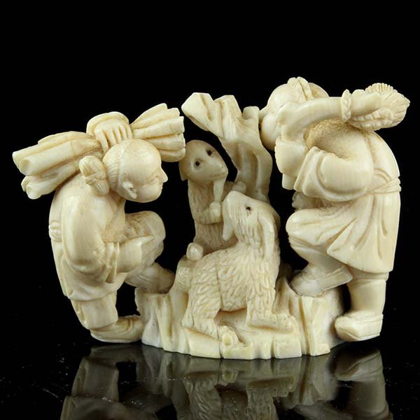 Antique Japanese Carved Ivory Netsuke. (1 of 6)