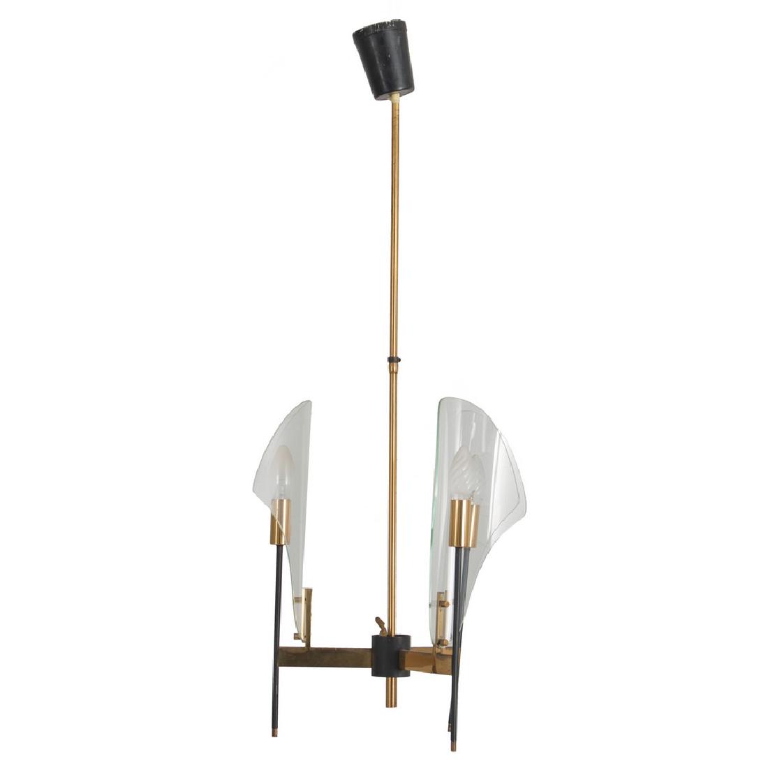 LAMPADARIO a tre luci e due APPLIQUES ad una luce in: LAMPADARIO a tre luci e due APPLIQUES ad una luce in ottone e vetro. Anni '60 Misure: h cm 87