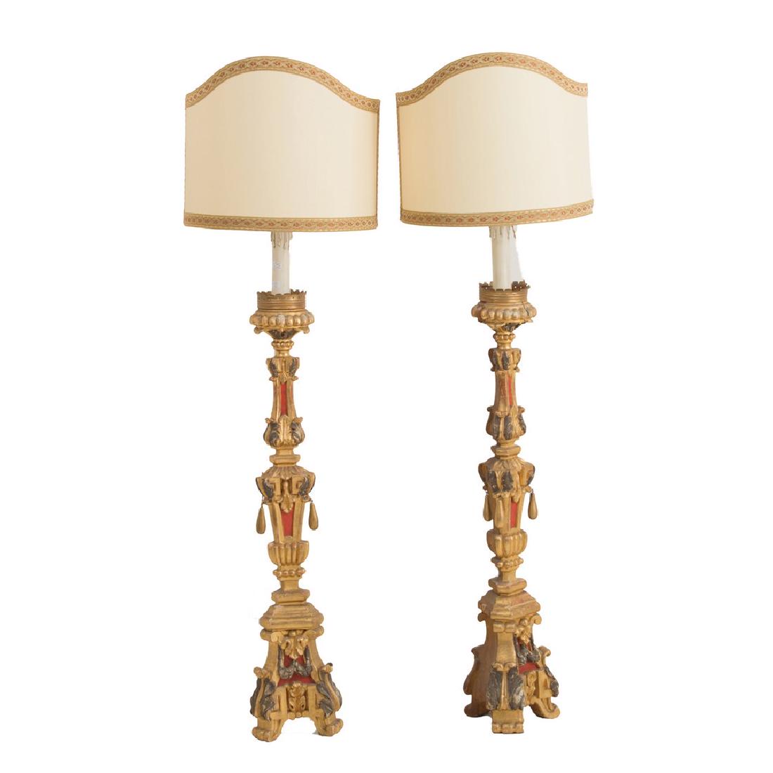 COPPIA TORCIERI in legno dorato ed argentato: COPPIA TORCIERI in legno dorato ed argentato trasformati in lumi. Italia XVIII secolo Misure: h cm 160