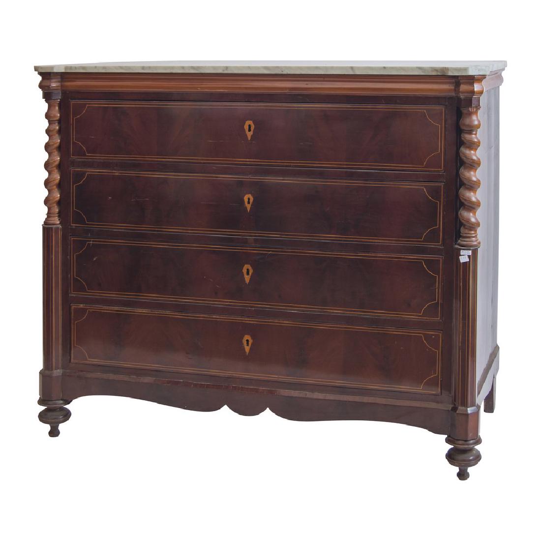 CASSETTONE a quattro cassetti in mogano con perfili in: CASSETTONE a quattro cassetti in mogano con perfili in bosso, mezze colonne tornite e piano in marmo. Sicilia XIX secolo Misure: cm 132 x 70,5 x h 117