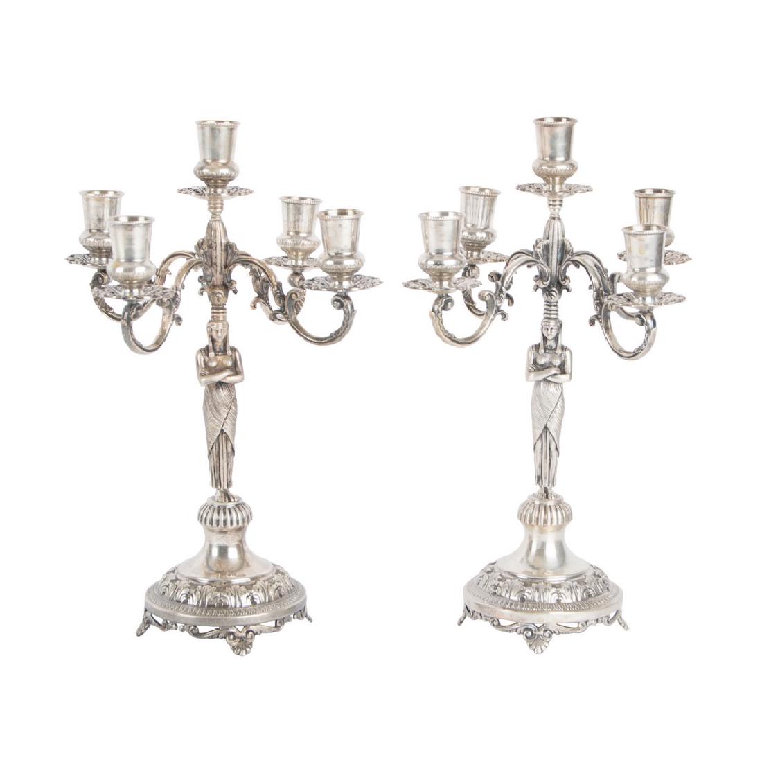 COPPIA CANDELABRI a cinque fiamme stile Retour d'Egypt: COPPIA CANDELABRI a cinque fiamme stile Retour d'Egypt in argento (g. 2115). XX secolo Misure: h cm 37