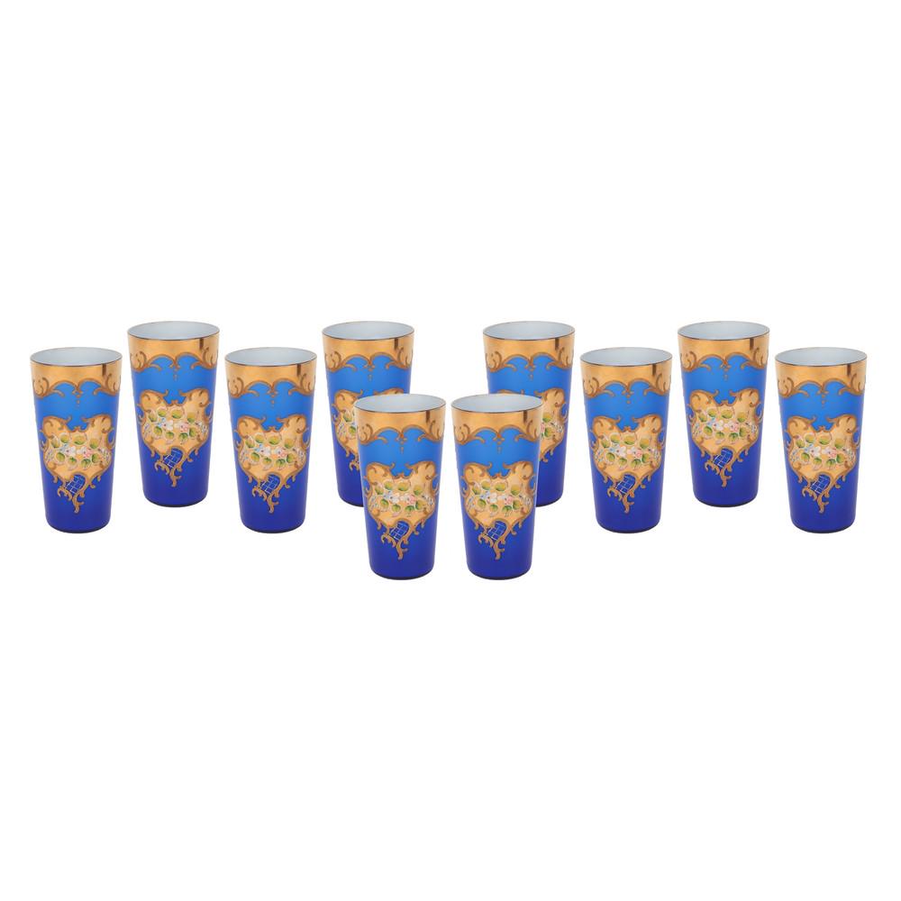 DIECI BICCHIERI in opaline nei toni del blu con: DIECI BICCHIERI in opaline nei toni del blu con doratura in oro zecchino e lavorazione a rilievo a motivo floreale. Italia metÃ '900 Misure: cm 14,5