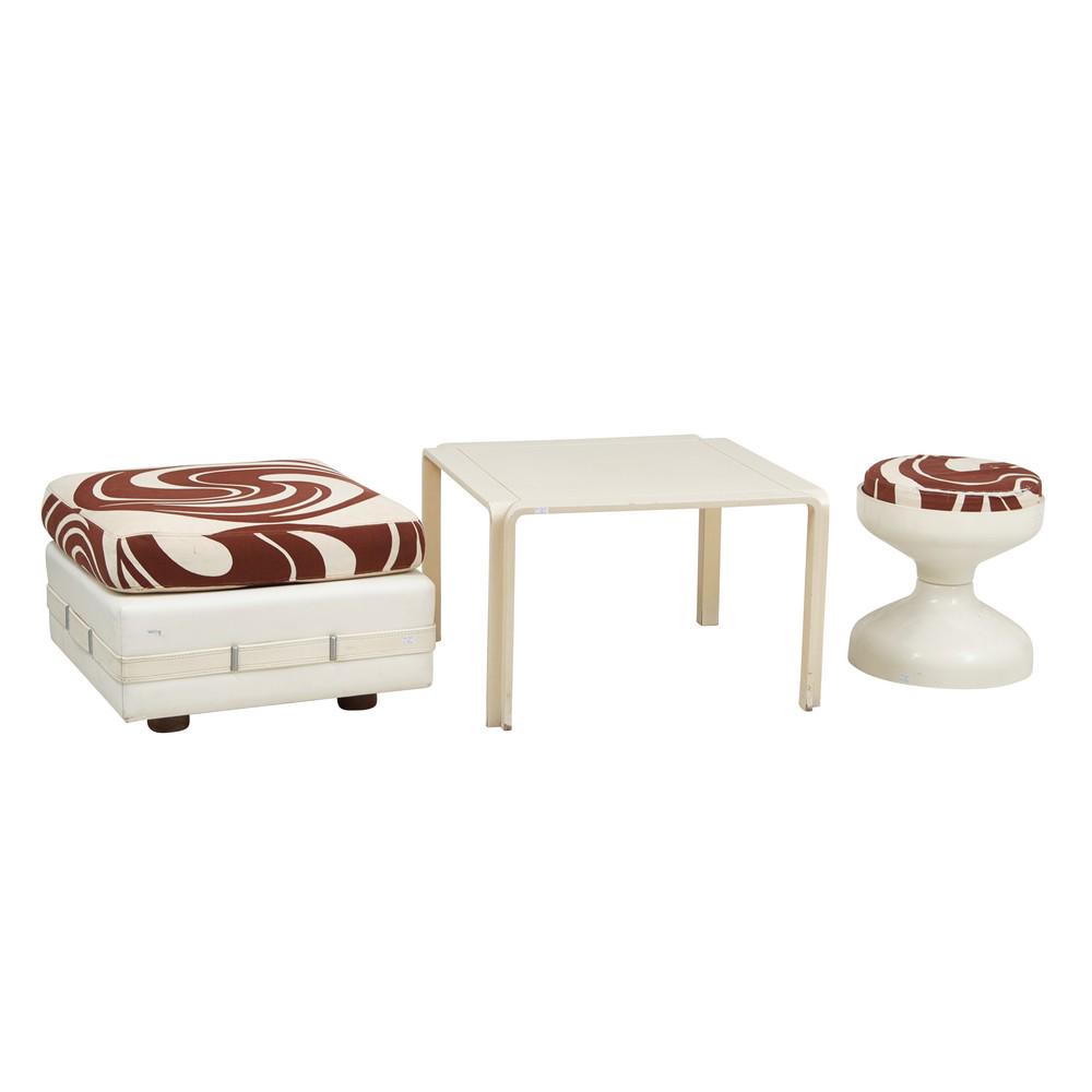 FRIGERIO DI DESIO TAVOLINO basso con POUF e SGABELLO.: FRIGERIO DI DESIO TAVOLINO basso con POUF e SGABELLO. Misure: varie