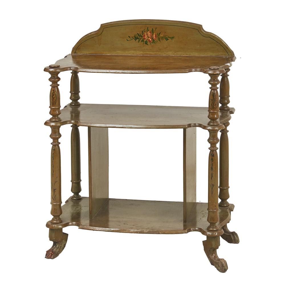 ETAGERE a tre ripiani in legno laccato e decorato a: ETAGERE a tre ripiani in legno laccato e decorato a motivo floreale. Sicilia primi '900 Misure: cm 71 x 35 x h 93