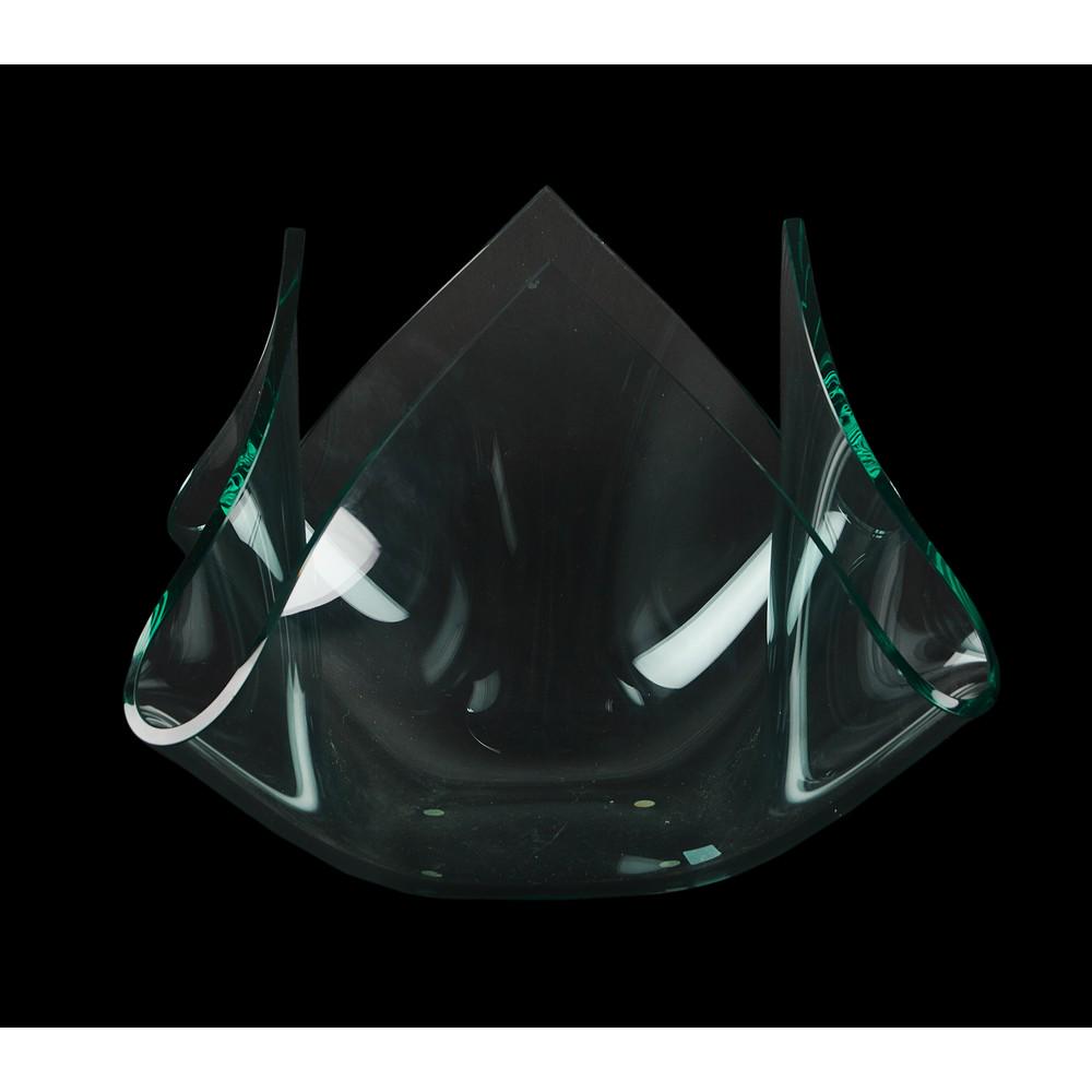 FONTANA ARTE 1960 VASO "fazzoletto" in vetro. Misure:: FONTANA ARTE 1960 VASO "fazzoletto" in vetro. Misure: cm 44,5 x 44,5 h cm 27