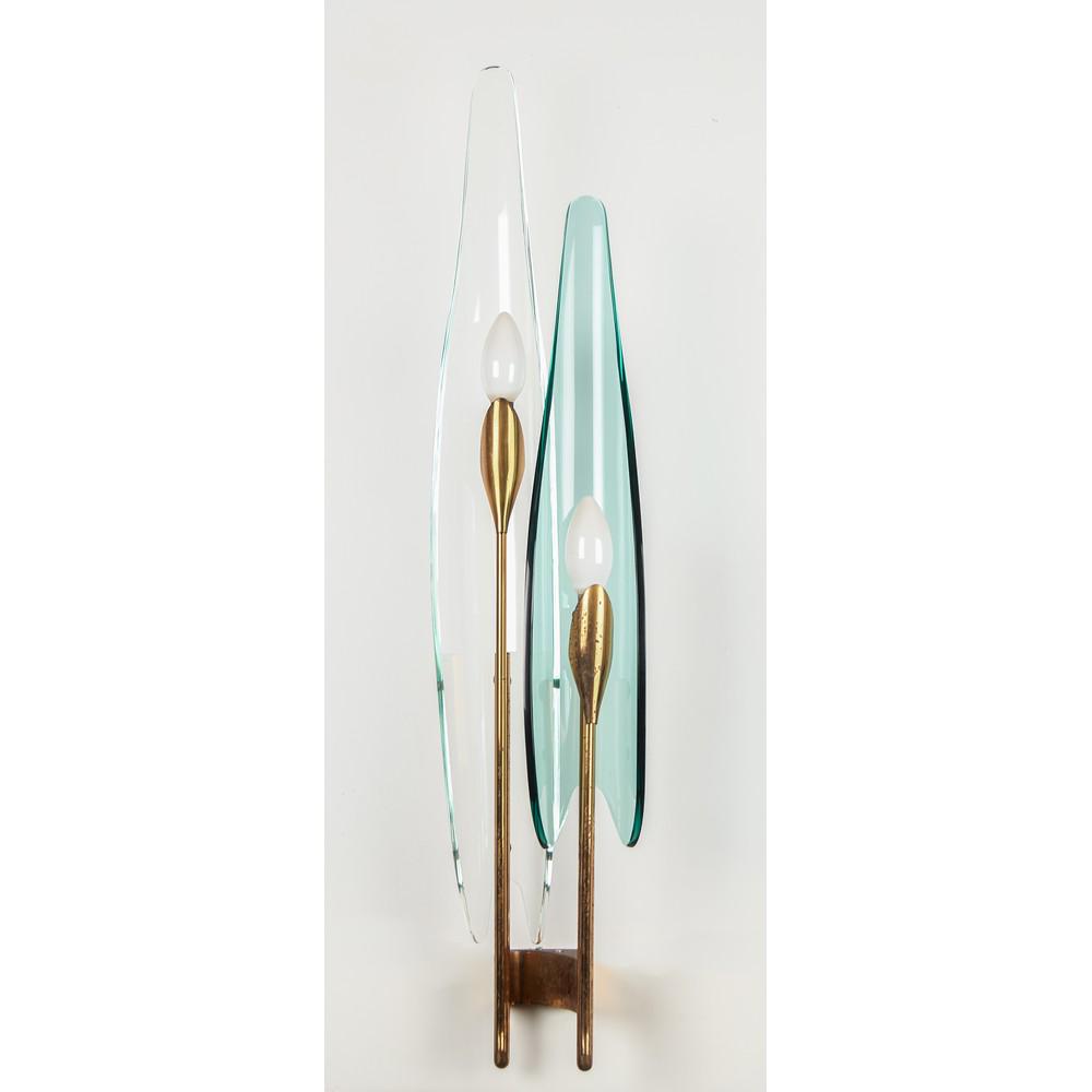 MAX INGRAND PER FONTANA ARTE 1955 APPLIQUE modello 1461: MAX INGRAND PER FONTANA ARTE 1955 APPLIQUE modello 1461 Dahlia con struttura in ottone, diffusori in cristallo colorato, curvato e molato (usura)._x000D_ Bibliografia: Quaderni di Fontana Arte 1; R. A