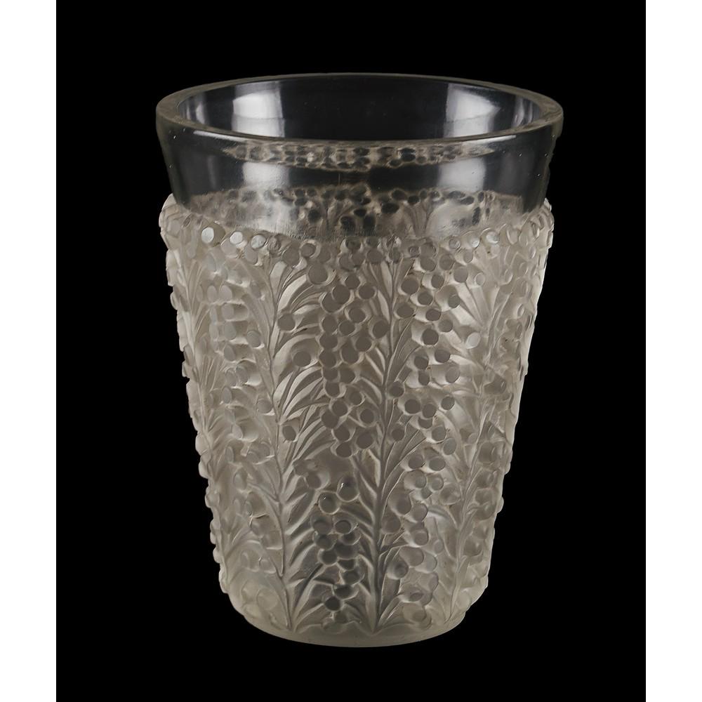 RENE' LALIQUE VASO in cristallo lavorato a rilievo a: RENE' LALIQUE VASO in cristallo lavorato a rilievo a motivo floreale. Primi '900 Misure: h cm 19