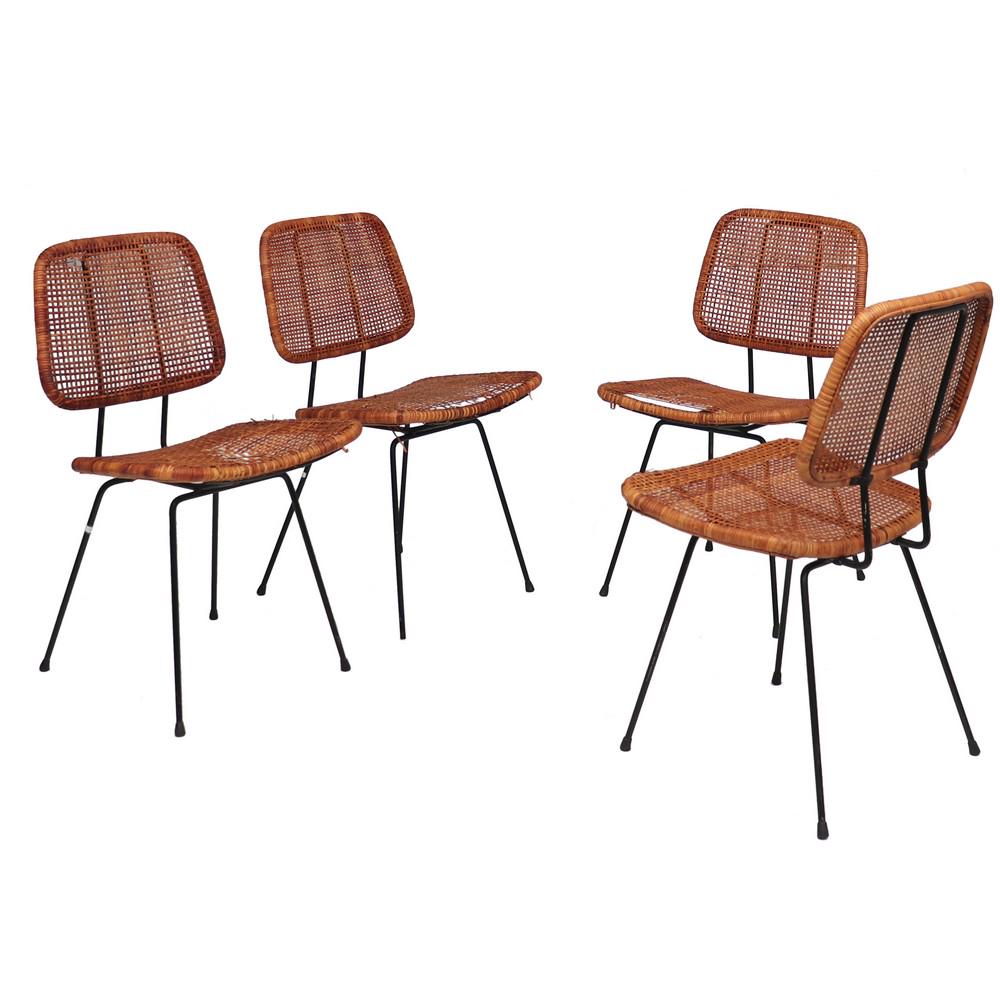 PRODUZIONE ITALIANA ANNI '50 QUATTRO SEDIE in tondino: PRODUZIONE ITALIANA ANNI '50 QUATTRO SEDIE in tondino di metallo e rattan (difetti). Misure: h seduta cm 46 h totale cm 80