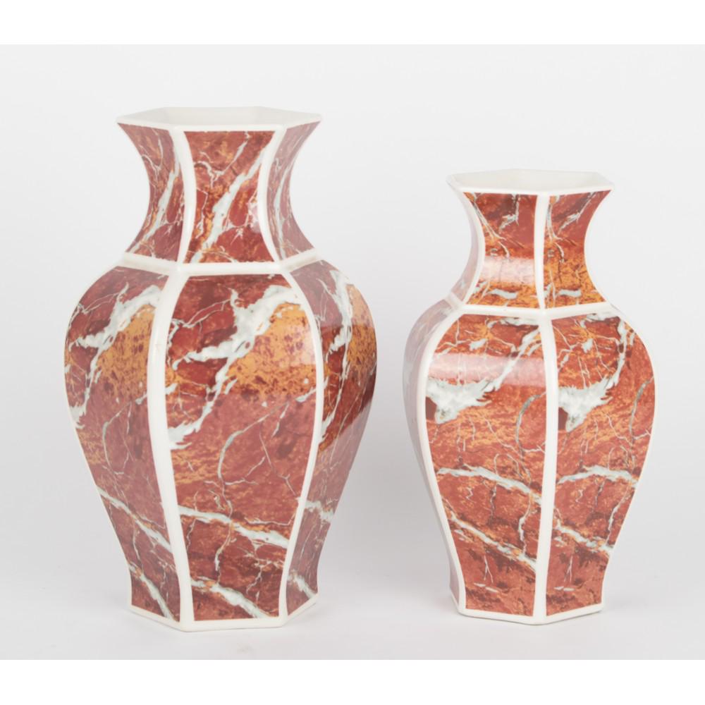 COPPIA VASI in porcellana decorata a finto marmo. Meta' (1 of 1)