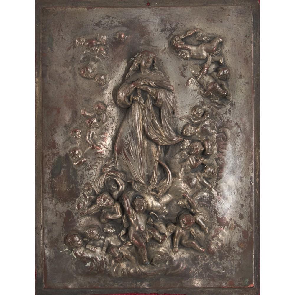 BASSORILIEVO in rame argentato raffigurante "La Vergine: BASSORILIEVO in rame argentato raffigurante "La Vergine con putti". XIX secolo Misure: cm 20,5 x 15,5