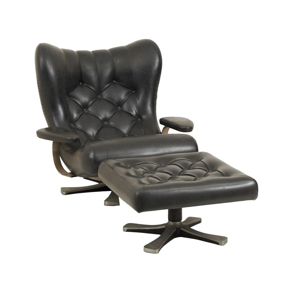 GUIDO BONZANINI per TECNOSALOTTO 1970 GRANDE POLTRONA: GUIDO BONZANINI per TECNOSALOTTO 1970 GRANDE POLTRONA con poggiapiedi, struttura in acciaio, spalliera e seduta in pelle originale nera (usure e difetti nella pelle). Misure: cm 94 x 95 h cm 85