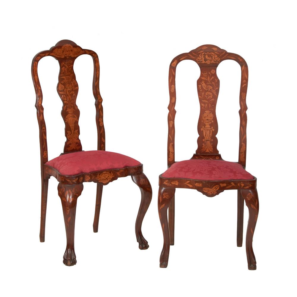COPPIA SEDIE in noce riccamente intarsiate in bosso,: COPPIA SEDIE in noce riccamente intarsiate in bosso, seduta in tessuto damascato rosso (seduta h cm 50). Olanda XIX secolo Misure: h cm 112