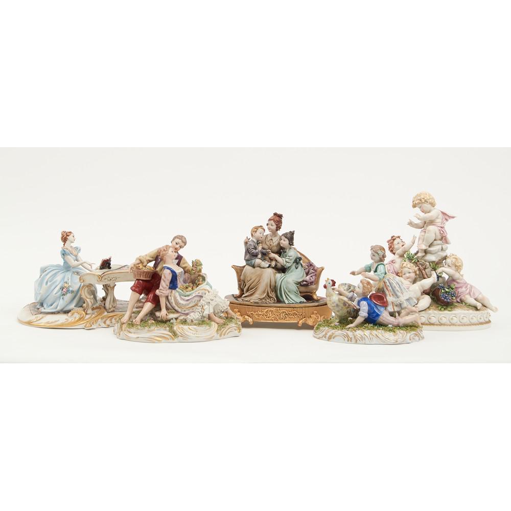 CINQUE GRUPPI in porcellana Capodimonte policroma (1 of 1)