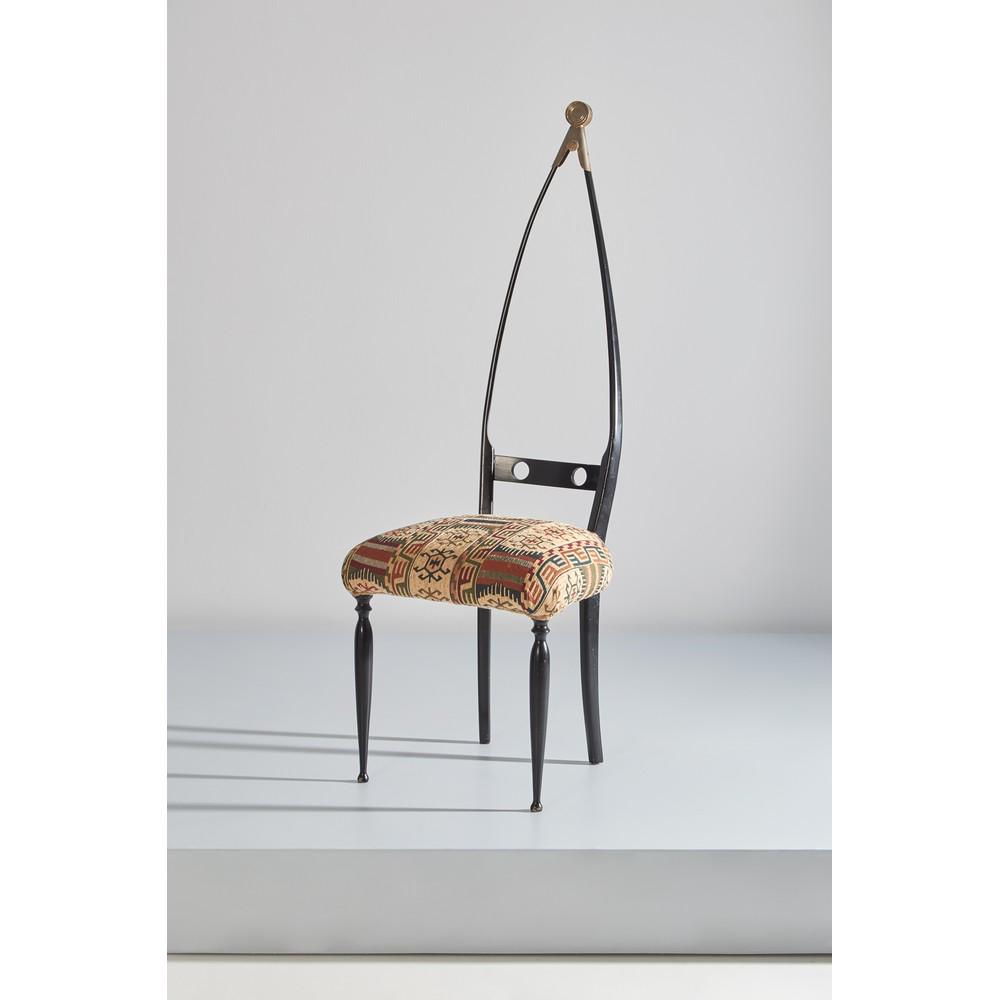 POZZI E VERGA Sedia scultura, struttura in legno,: POZZI E VERGA Sedia scultura, struttura in legno, rivestimenti in tessuto e dettagli in ottone, 1950 circa. (Sculpture chair, wooden structure, fabric covers and brass details, Italy 1950.) Misure: h