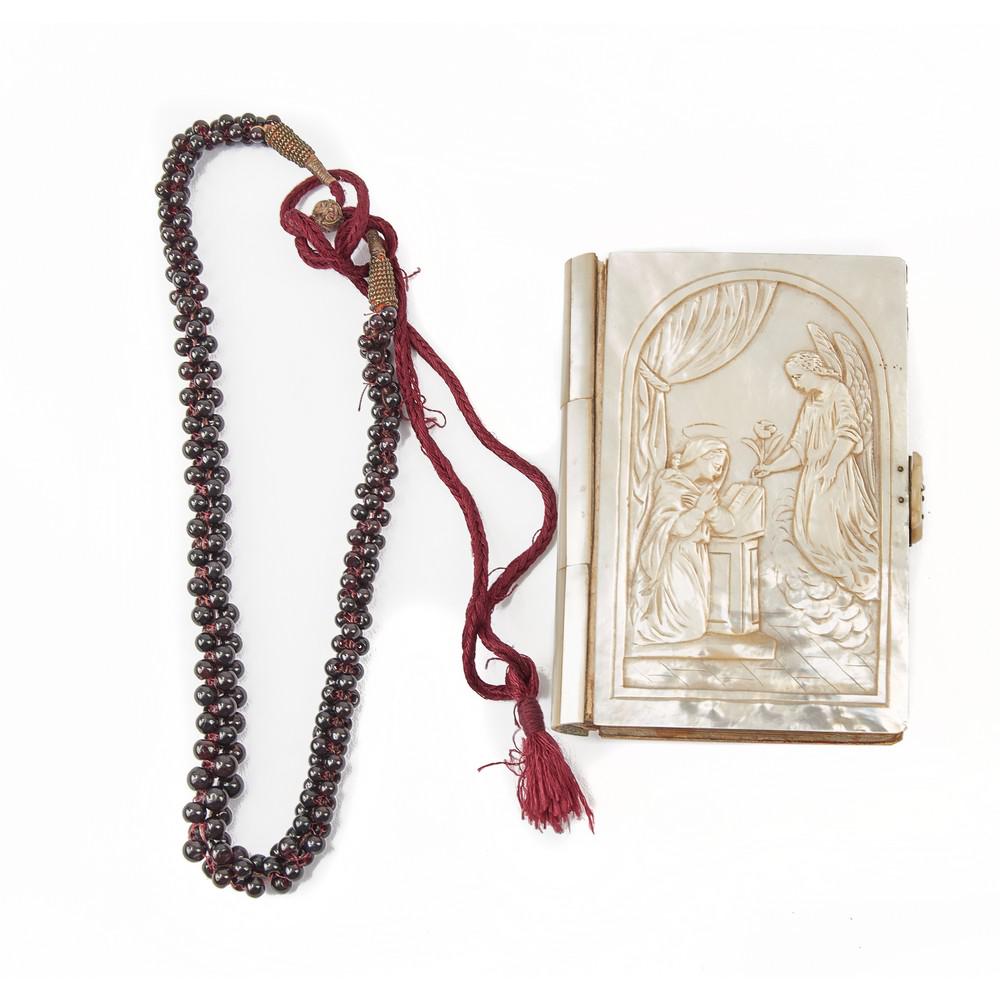 LOTTO composto da COLLANA con sfere di granati e da (1 of 1)