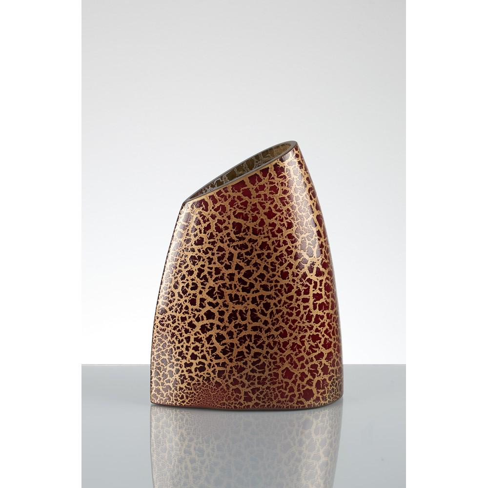 PRODUZIONE ITALIANA DEGLI ANNI '90 Vaso-scultura nei: PRODUZIONE ITALIANA DEGLI ANNI '90 Vaso-scultura nei toni del bordeaux ed oro. Alt. cm 23.