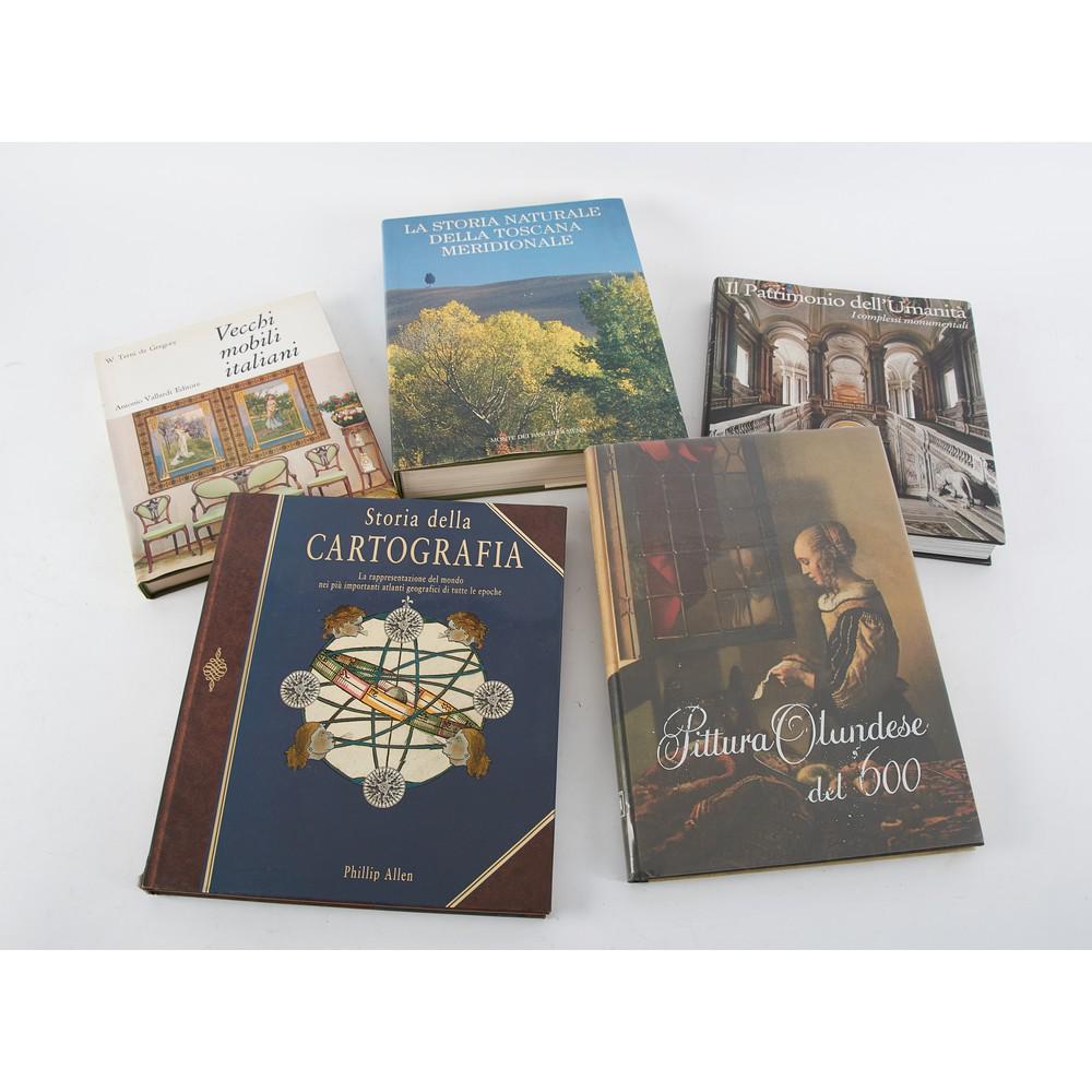 CINQUE VOLUMI d'arte in miscellanea.: CINQUE VOLUMI d'arte in miscellanea: 1)W. Terni de Gregory "Vecchi mobili italiani", ed. Antonio Vallardi, Milano 1969. Edizione riveduta a cura di Giovanni Mariacher. Bella edizione in piena tela ver