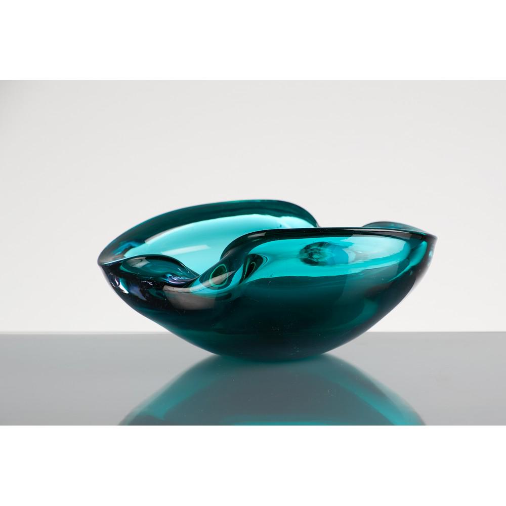 SEGUSO VETRI Dâ€™ARTE (Attr.le) Produzione Italiana: SEGUSO VETRI Dâ€™ARTE (Attr.le) Produzione Italiana anni '60 Posacenere in vetro sommerso nei toni del verde e blu. - cm 17,5 x 12 Alt. cm 7