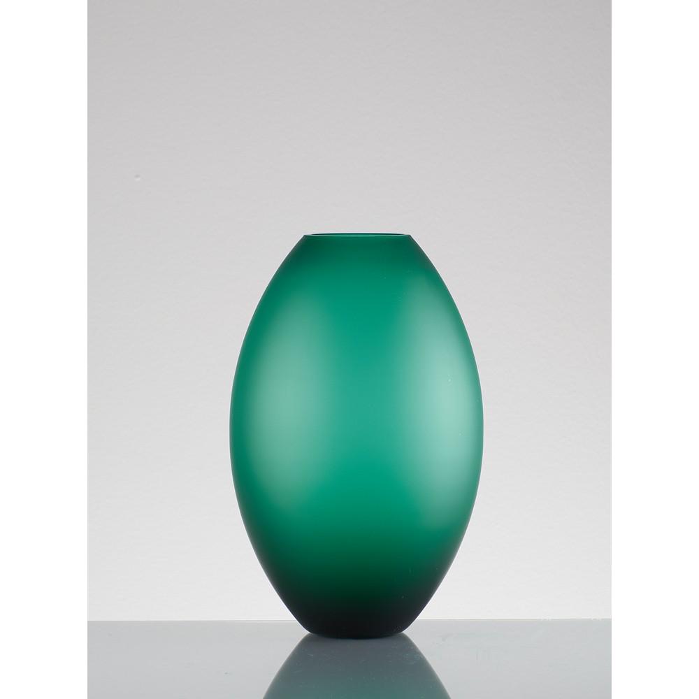 MAESTRI MURANESI Produzione Italiana anni '80 Vaso di: MAESTRI MURANESI Produzione Italiana anni '80 Vaso di forma ovale in vetro satinato nei toni del verde. - Alt. cm 30
