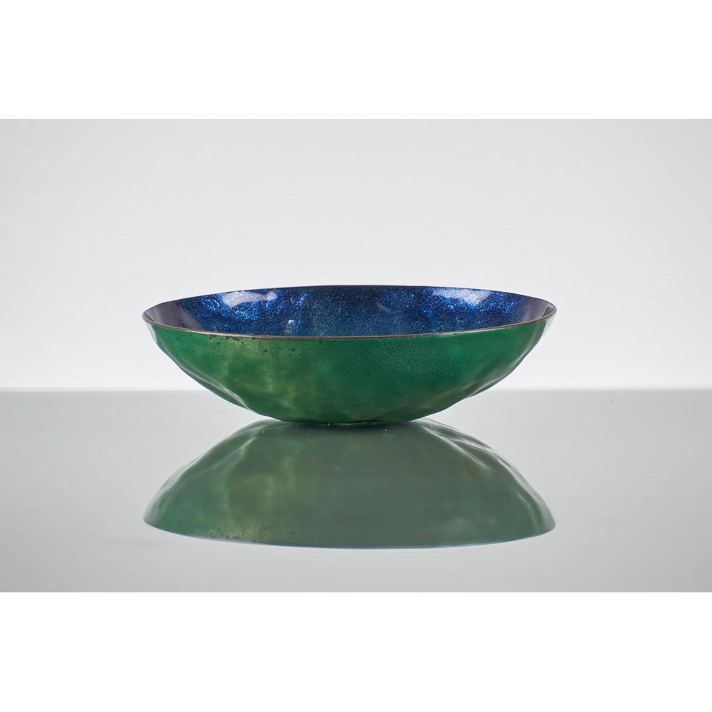 PAOLO DE POLI Una coppa di rame sbalzato (1 of 2)