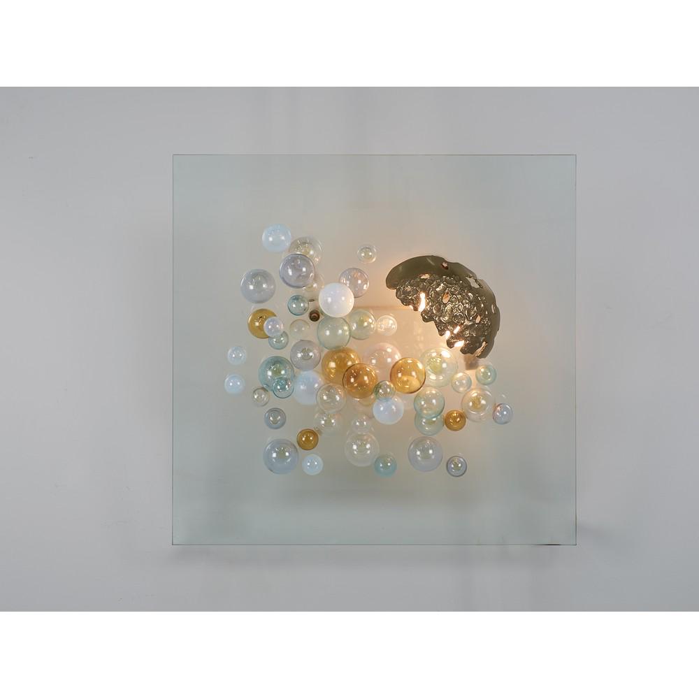 ANGELO BROTTO Lampada da parete: ANGELO BROTTO Produzione Esperia, Italia 1970 ca. Lampada da parete mod. "Medusa” di forma quadrata in vetro trasparente e sabbiato, sfere in vetro colorato e iridato di varie grandezze, corpo i