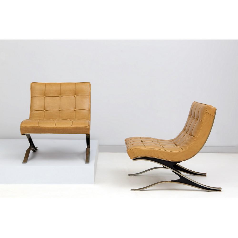 PIZZETTI, Coppia di poltrone: PIZZETTI Produzione Roma, Italia 1970 ca. Coppia di poltrone con struttura in acciaio spazzolato, seduta e spalliera in pelle nei toni cognac, marchio di produzione. Segni del tempo. cm 68 x 86 Alt. c