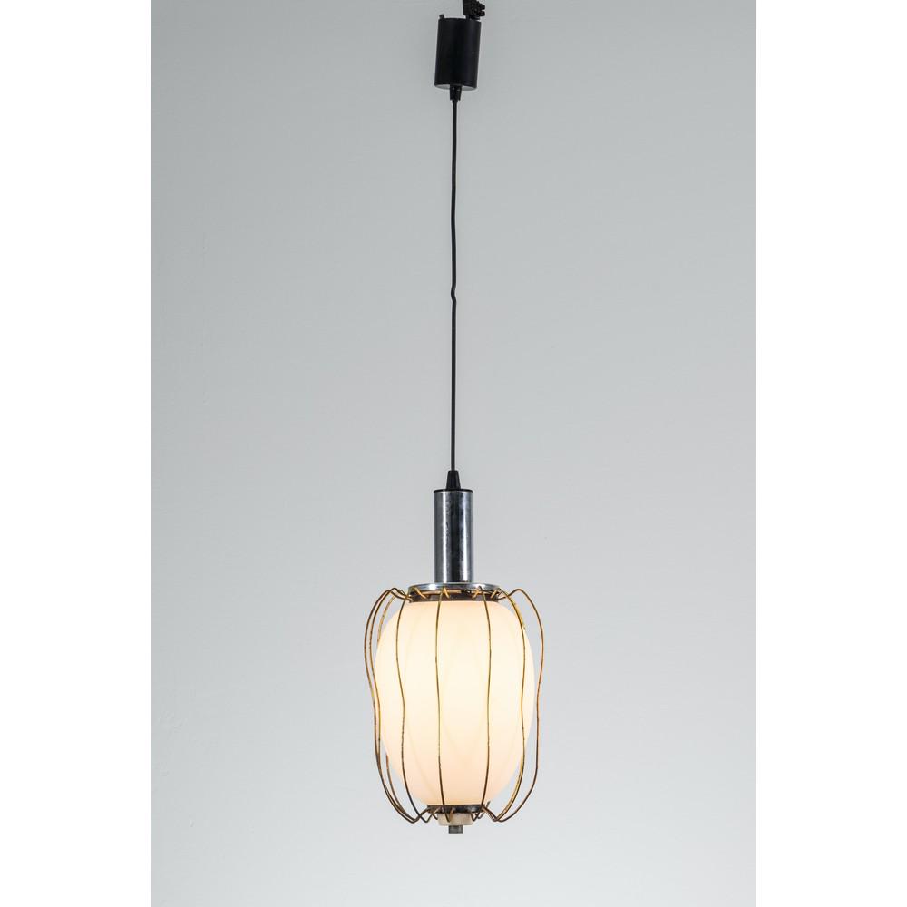 ANGELO LELLI (Attr.le), Lampada a sospensione: ANGELO LELLI (Attr.le) Produzione Arredoluce, Italia 1960 ca. Lampada a sospensione ad una luce, corpo ovalizzato, fili di ottone inglobano un diffusore luminoso in vetro opalino. cm Ø 25 x Alt.