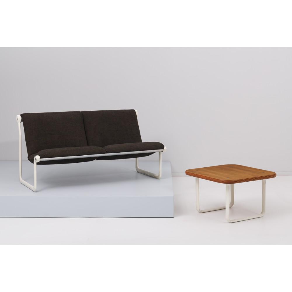 KNOLL INTERNATIONAL, Divano due posti e tavolo basso (1 of 1)