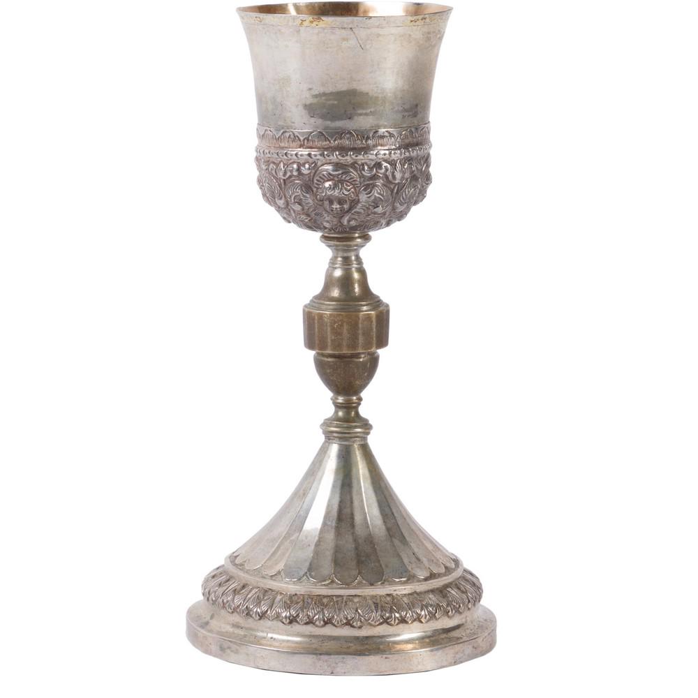 CALICE in argento sbalzato con volti di putti. (1 of 1)