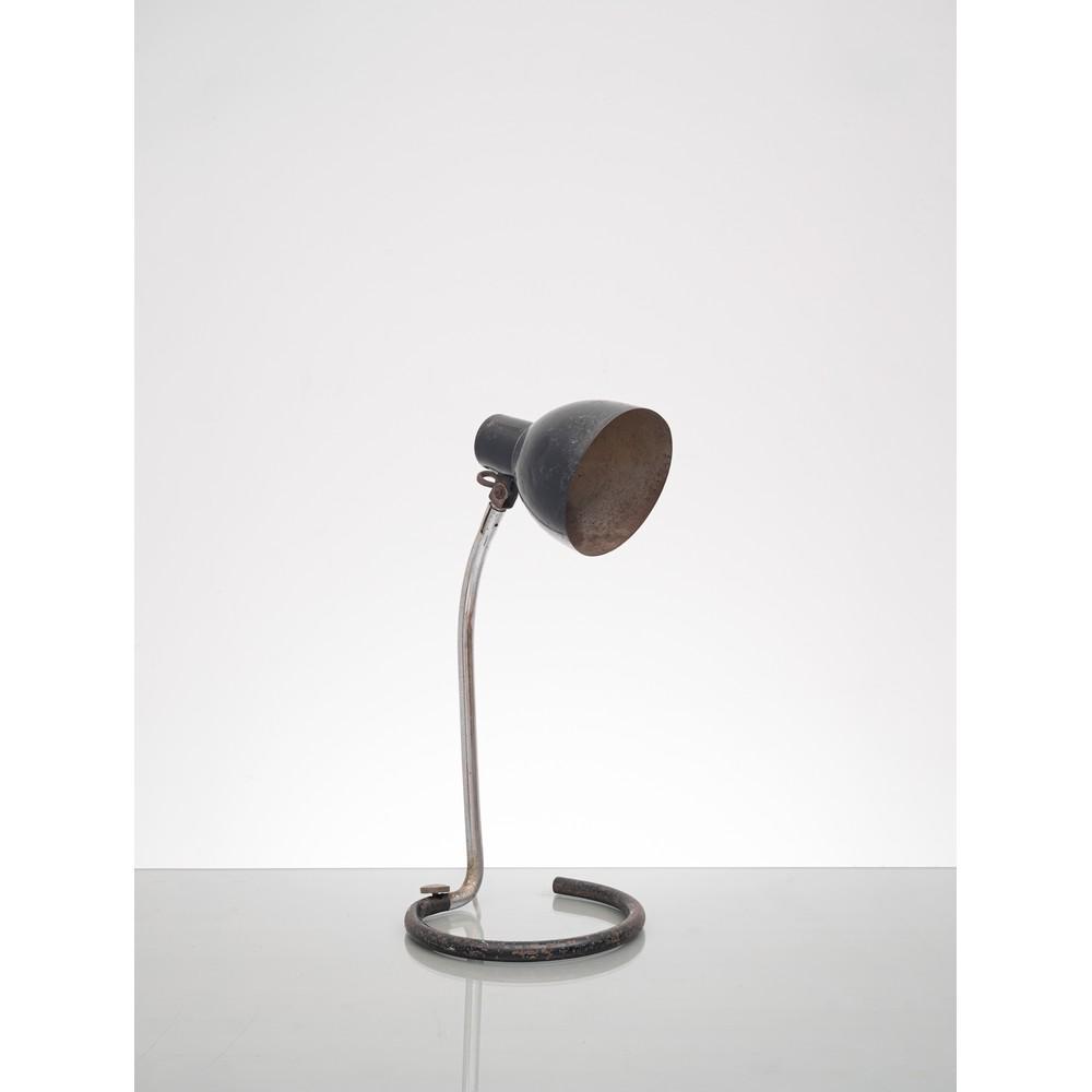 HEINRICH SIEGFRIED BORMANN, Lampada da tavolo: HEINRICH SIEGFRIED BORMANN Produzione Körting & Mathiesen AG, Germania 1932 ca. Lampada da tavolo ad una luce direzionabile,metallo verniciato, tubolare di ottone nichelato, tubolare di metallo v