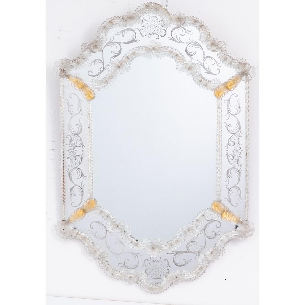 SPECCHIERA in vetro di Murano: SPECCHIERA in vetro di Murano. Italia metÃ '900. Alt. 101 x 70.