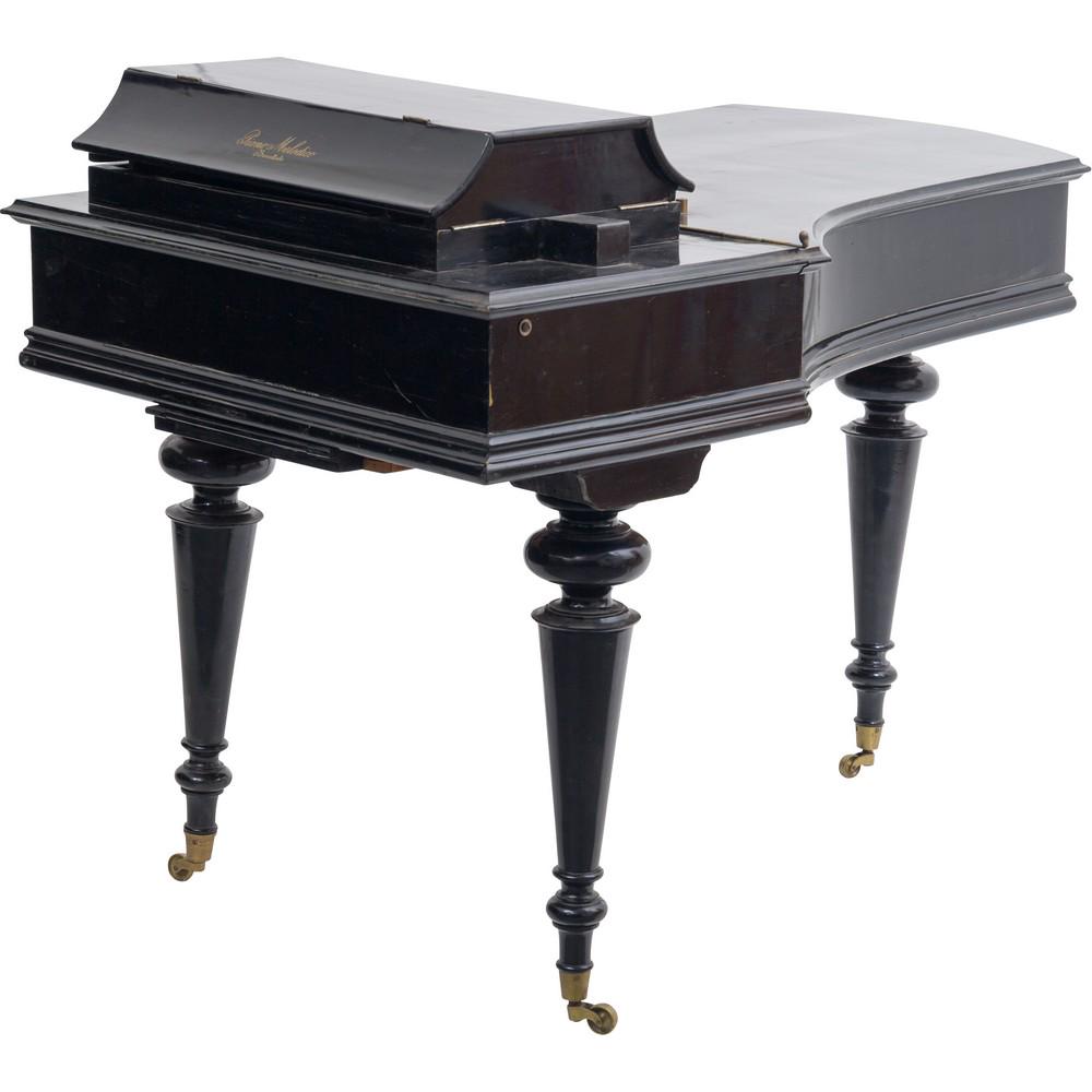 PIANOLA MECCANICA: PIANOLA MECCANICA Piano melodico brevettato “ Maranesi Pietro - ditta Rovinazzi”, Via zamboni n° 7 Bologna. Piani melodici 'Racca'. Esemplare rarissimo, prodotto dalla ditta nel 1884;