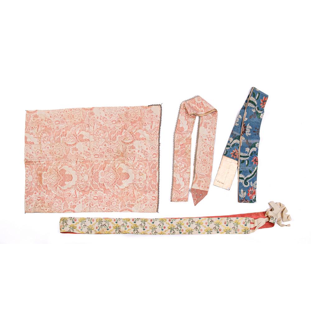 UNA RACCOLTA DI QUATTRO ANTICHI TESSUTI EPOCA XVIII SECOLO (1 of 1)