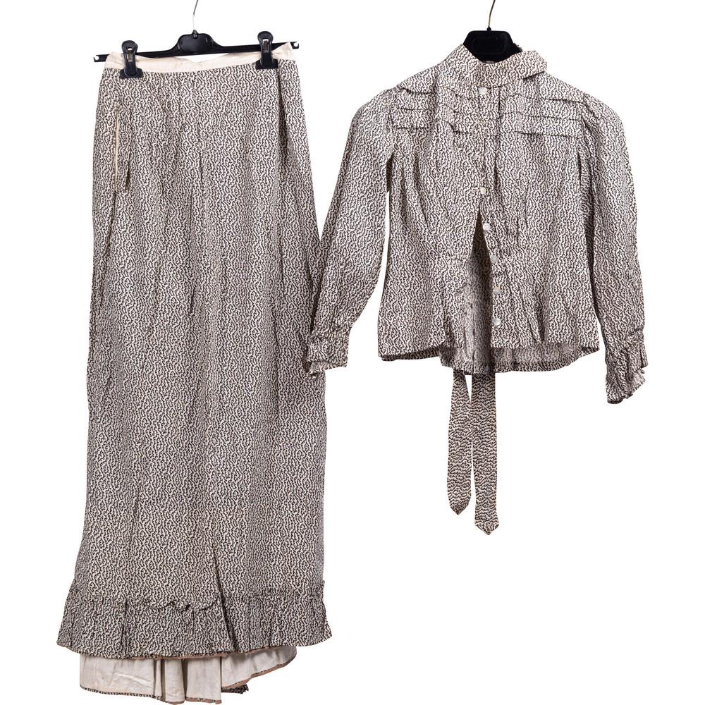 ABITO FEMMINILE EPOCA 1890 E CORPETTO EPOCA XVIII SECOLO (1 of 2)