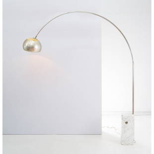 ACHILLE E PIER GIACOMO CASTIGLIONI, Lampada terra mod. “Arco”: ACHILLE E PIER GIACOMO CASTIGLIONI Produzione Flos, Italia 1962 ca. Lampada da terra modello “Arco” con base in marmo e struttura e diffusore in metallo e acciaio. Cm Alt. 237. G. Gramigna