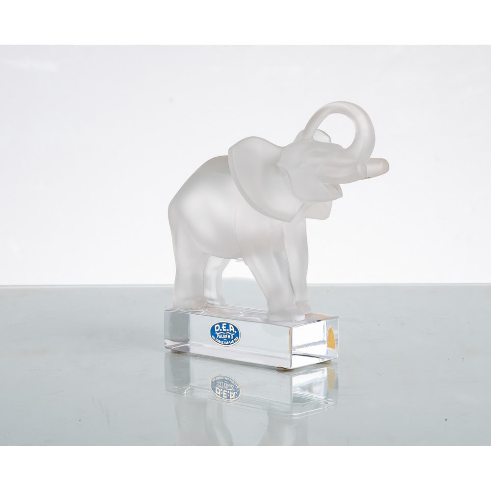 LALIQUE, Scultura in cristallo: LALIQUE Scultura in cristallo raffigurante "Elefante". cm 15,5 x 9 Alt. 15.