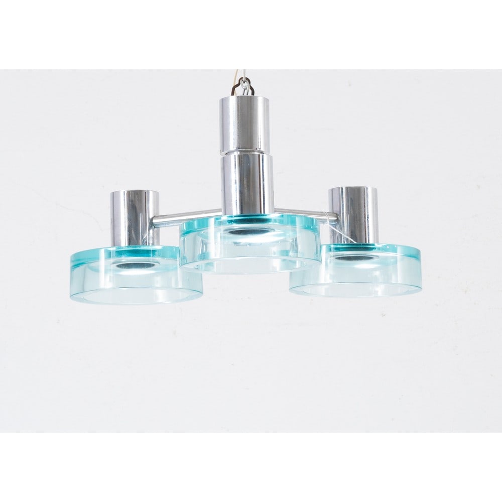 FLAVIO POLI, Lampada a sospensione: FLAVIO POLI Produzione Seguso, Italia 1960 ca. Lampada a sospensione a tre luci con struttura in metallo cromato e diffusori circolari in vetro acquamarina di grosso spessore. cm Alt. 22.