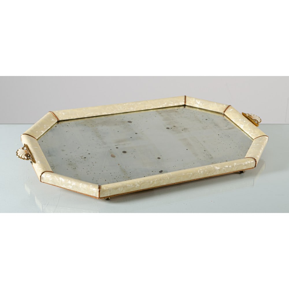 PRODUZIONE ITALIANA 1950 ca., Vassoio ottagonale: PRODUZIONE ITALIANA 1950 ca. Vassoio ottagonale con cornice in bachelite madreperlata, piano in cristallo specchiato, manici e minuterie in ottone. cm 62,5 x 35 Alt. 4.