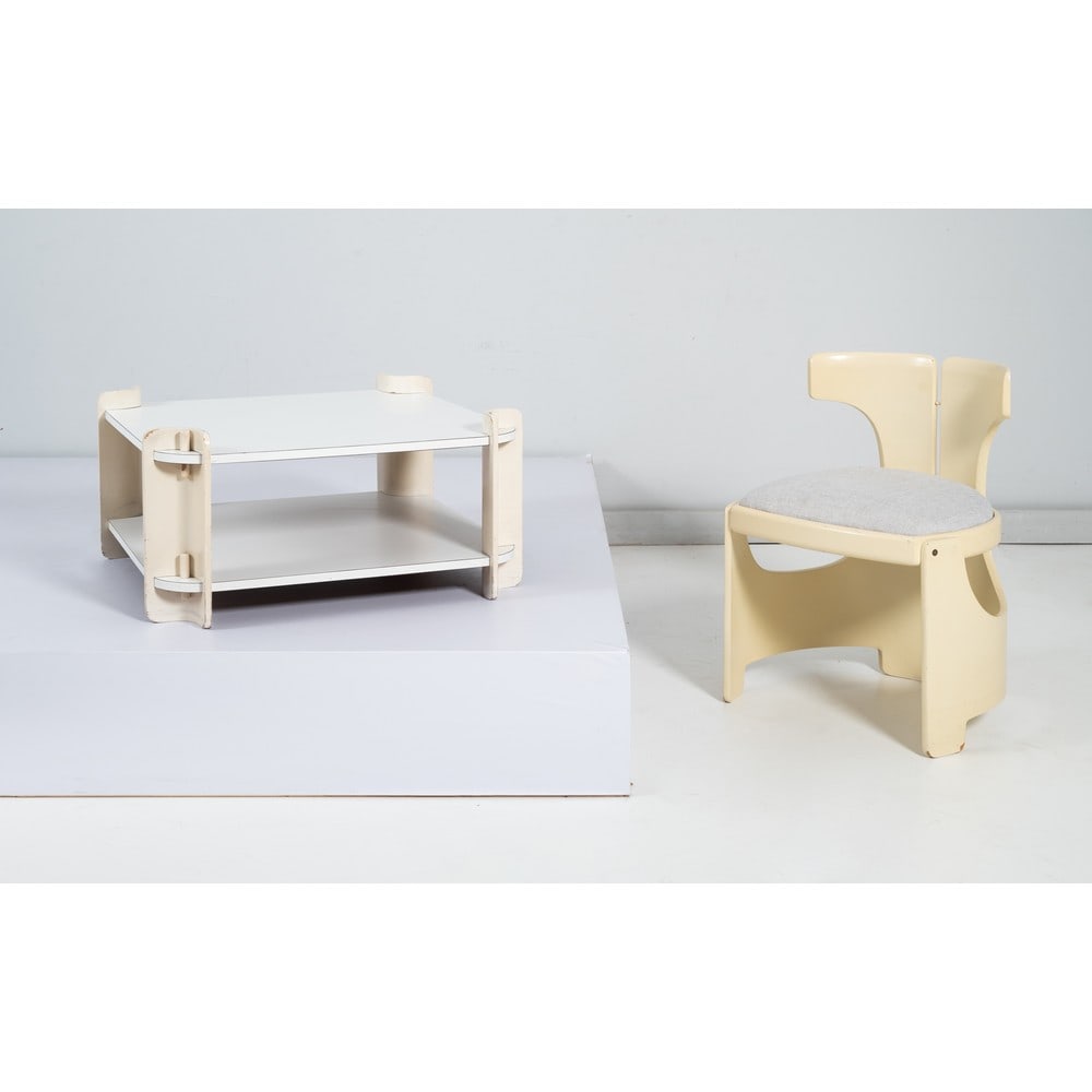 ALESSIO MAFFII, Un tavolo basso e sedia (1 of 1)