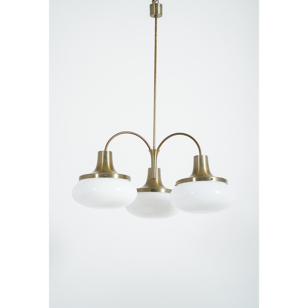 STILUX, Lampada a sospensione: STILUX Produzione Italia 1970 ca. Lampada a sospensione a tre luci, struttura in alluminio brunito, diffusori sferici schiacciati in vetro lattimo. Marchio di produzione. cm Alt. 110.