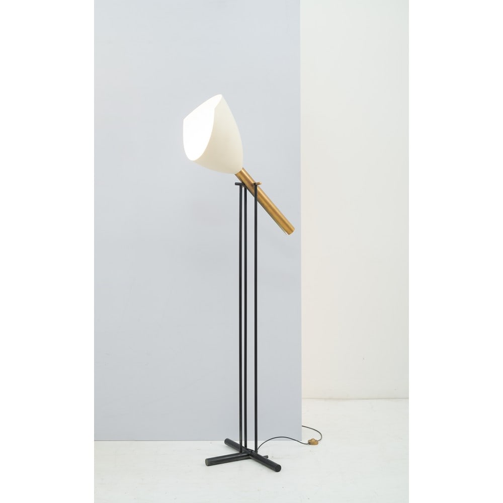 ANGELO LELLI, Lampada da terra Modello “12627”: ANGELO LELLI Produzione Arredoluce, Italia 1956 ca. Lampada da terra ad una luce Modello “12627” detto 'Televisione', struttura in metallo laccato nero, diffusore basculante in alluminio l