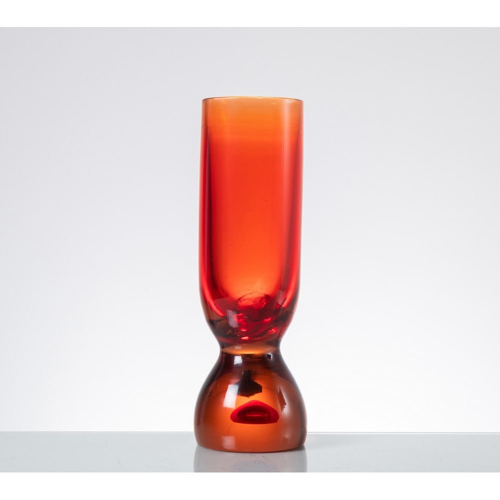 ANTONIO DA ROS, Vaso in vetro: ANTONIO DA ROS Produzione Cenedese, Murano, Italia 1960 ca. Vaso in vetro sommerso rosso e giallo, corpo cilindrico lievemente strizzato alla base, bocca piana circolare. cm Alt. 33. Bibliografia: Cat