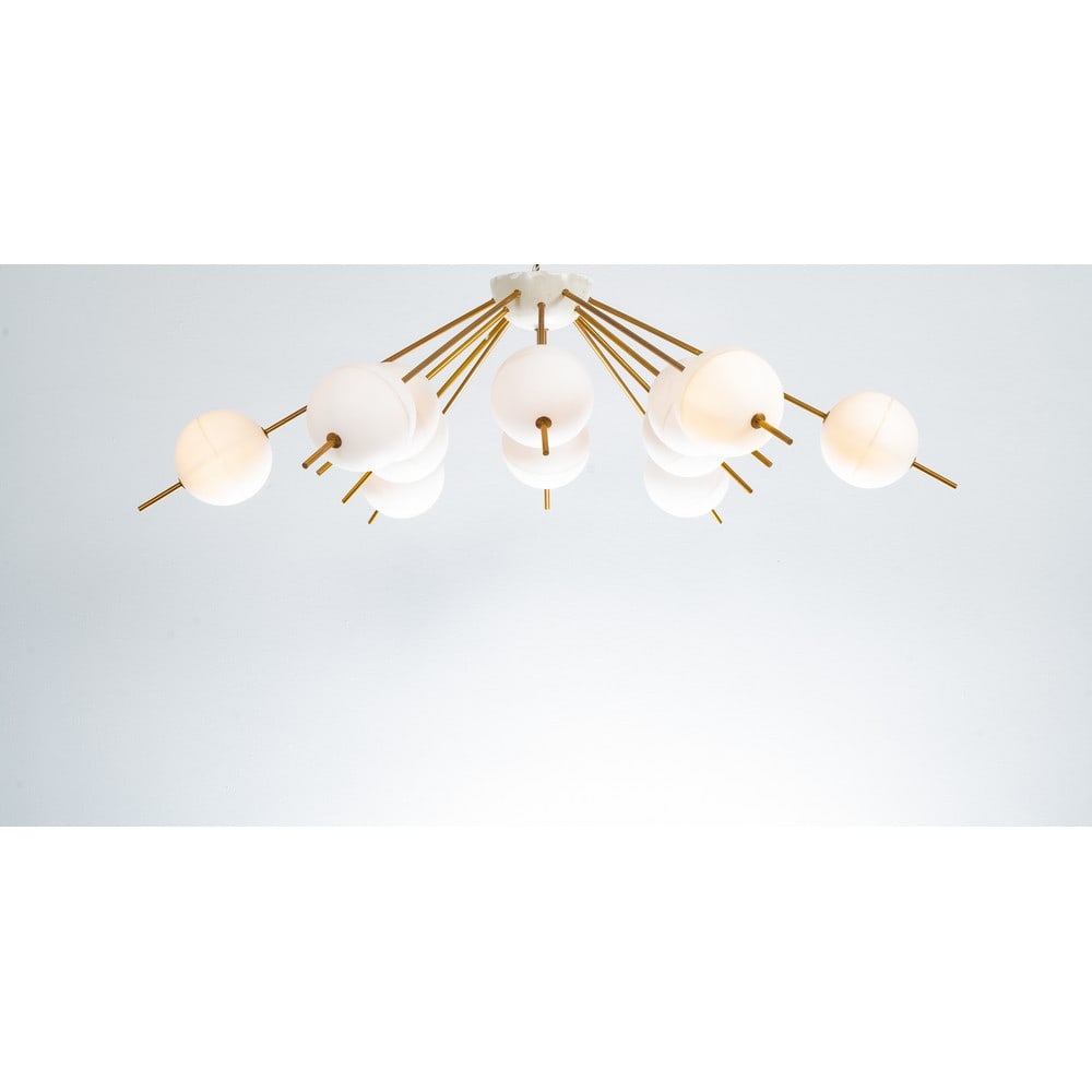 ANGELO LELLI, Lampada a sospensione: ANGELO LELLI Produzione Arredoluce, Italia 1958 ca. Lampada a sospensione a dodici luci, struttura in ottone, metallo laccato bianco, diffusori sferici in vetro opale lattimo. cm Ø 140 Alt. 40. B