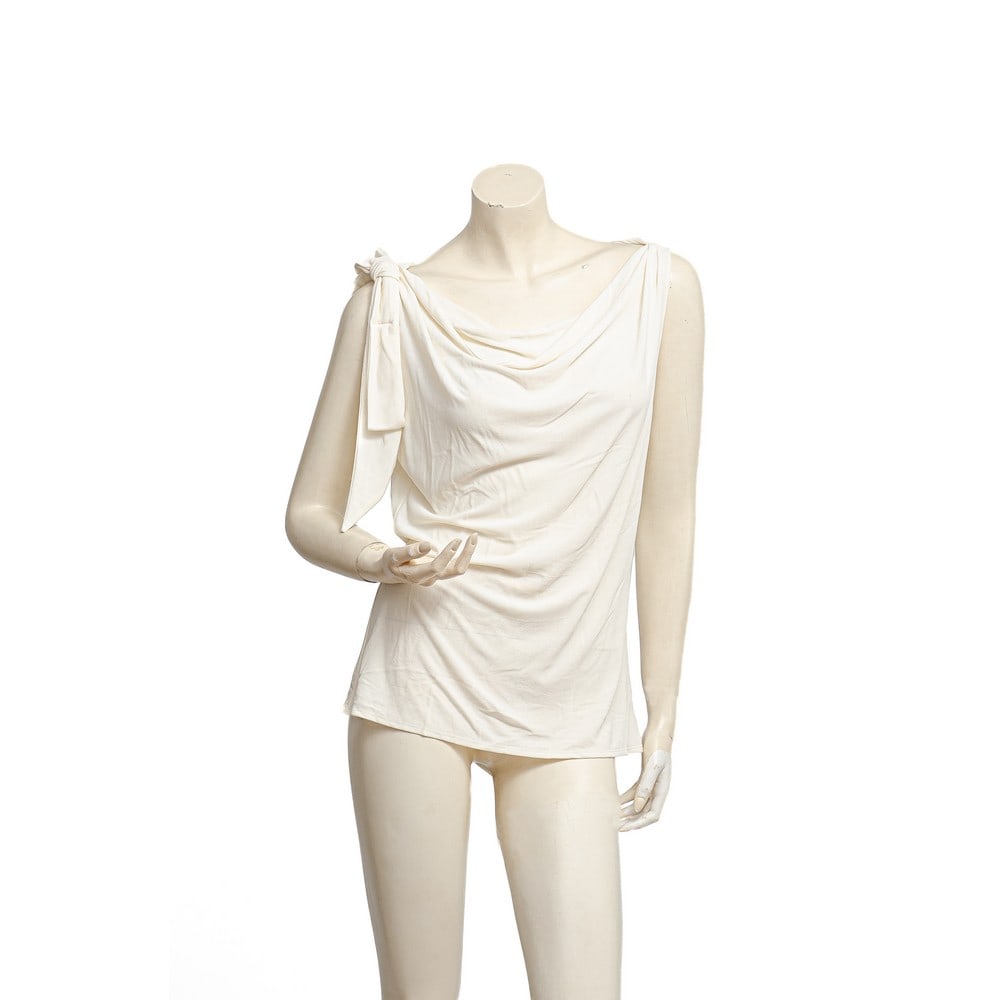 CHRISTIAN DIOR, Canotta: CHRISTIAN DIOR Produzione Francia 2000 ca. Canotta in tessuto di viscosa color avorio, collo morbido a barca con fiocco laterale sulla spalla. Etichetta di produzione. Taglia 44.