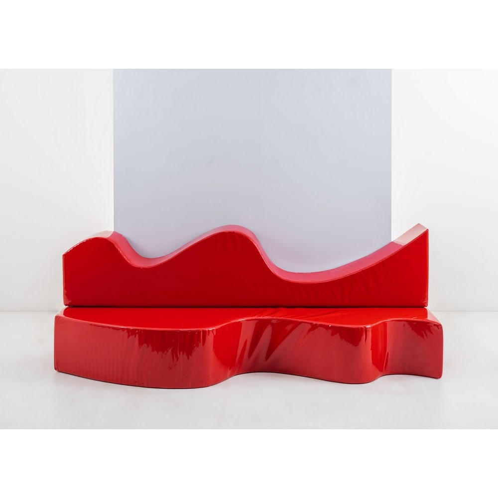 ARCHIZOOM ASSOCIATI, Divano componibile modello “Superonda”: ARCHIZOOM ASSOCIATI Produzione Poltronova 1967 ca. Divano componibile modello “Superonda”, struttura in poliuretano espanso, imbottitura e rivestimento in vinilpelle rossa. Etichetta di pr