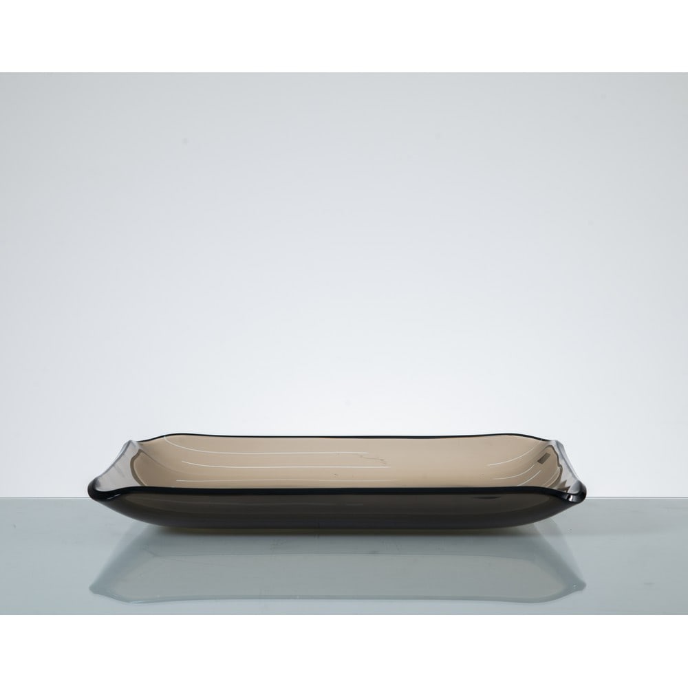 MAX INGRAND, Centrotavola in cristallo: MAX INGRAND Produzione Fontana Arte, Italia 1960 ca. Centrotavola in cristallo fumè curvato e molato, corpo rettangolare, ottone. cm 44 x 34,5 Alt. 5. Bibliografia: Catalogo altra casa d’as