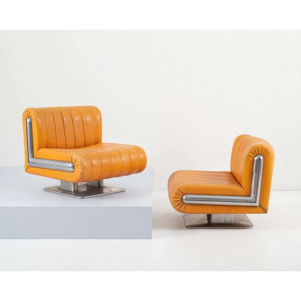 HANS VON KLIER, Coppia di poltrone della serie "Sit Sistem": HANS VON KLIER Produzione Giuseppe Rossi di Albizzate, Italia 1970 ca. Coppia di poltrone della serie "Sit Sistem", struttura in alluminio pressofuso, metallo cromato, imbottitura a righe e rivestimen