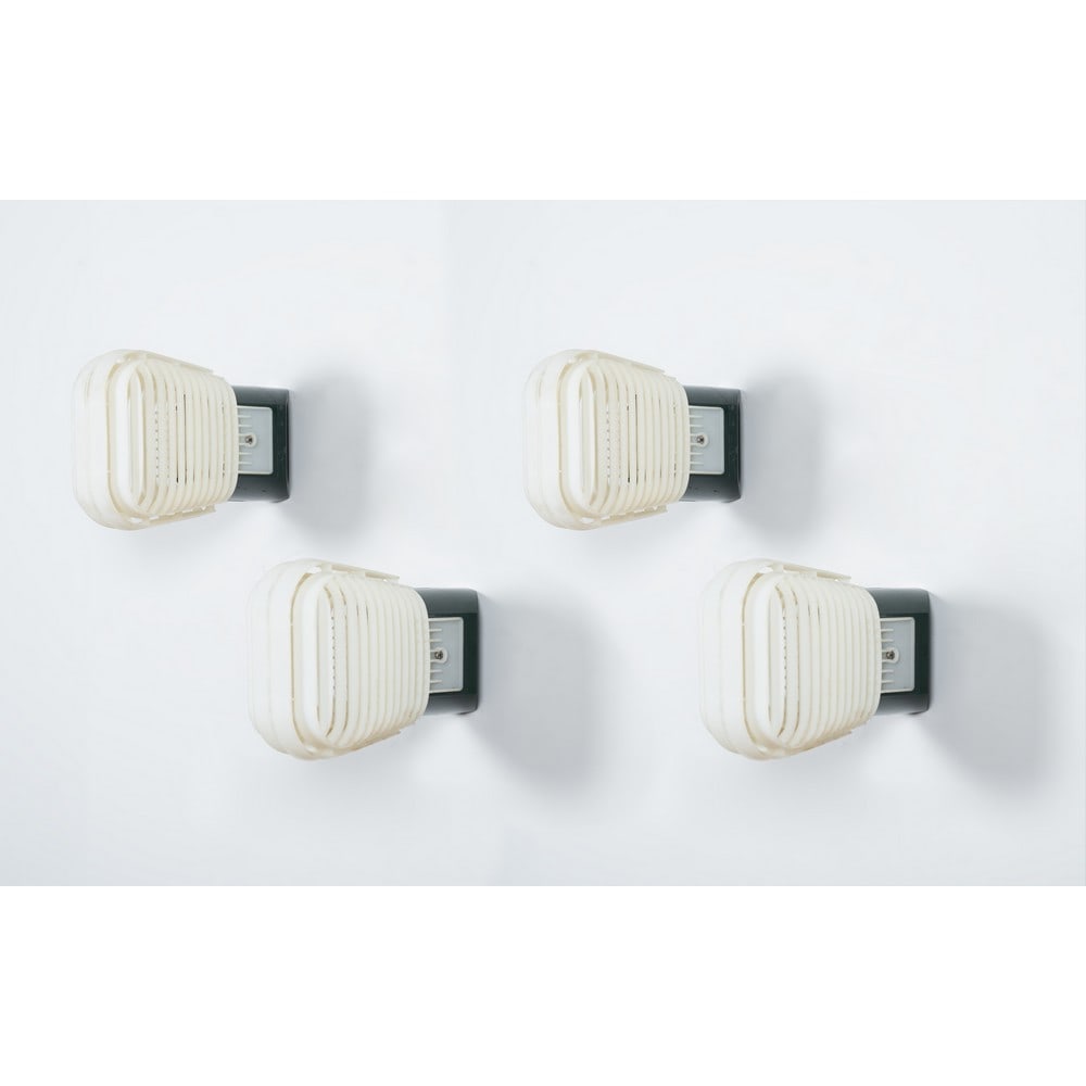 EZIO DIDONE, Quattro lampade da parete modello “Joe”: EZIO DIDONE Produzione Arteluce, Italia 1960 ca. Quattro lampade da parete ad una luce modello “Joe”, struttura in plastica verde e diffusore in plastica bianca. Marchio di produzione. cm